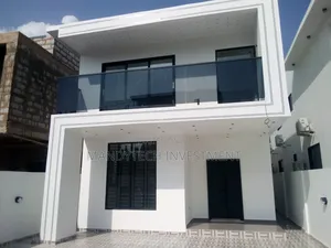 4bdrm Duplex in Lake Side Estate for sale
