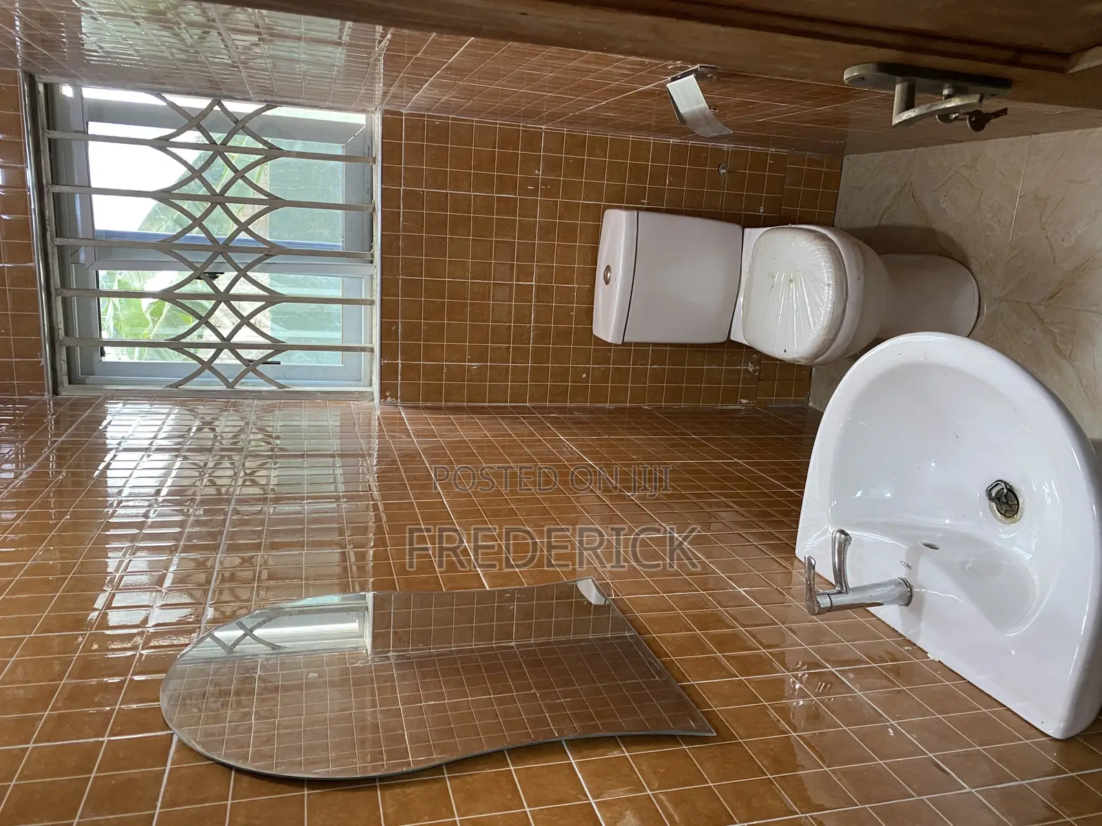 2bdrm Apartment in Eshiam Road Inchaban, Takoradi for rent