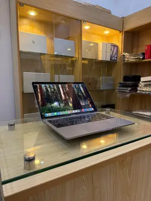 New Laptop Apple MacBook Pro 2020 8GB Intel Core i5 SSD 256GB