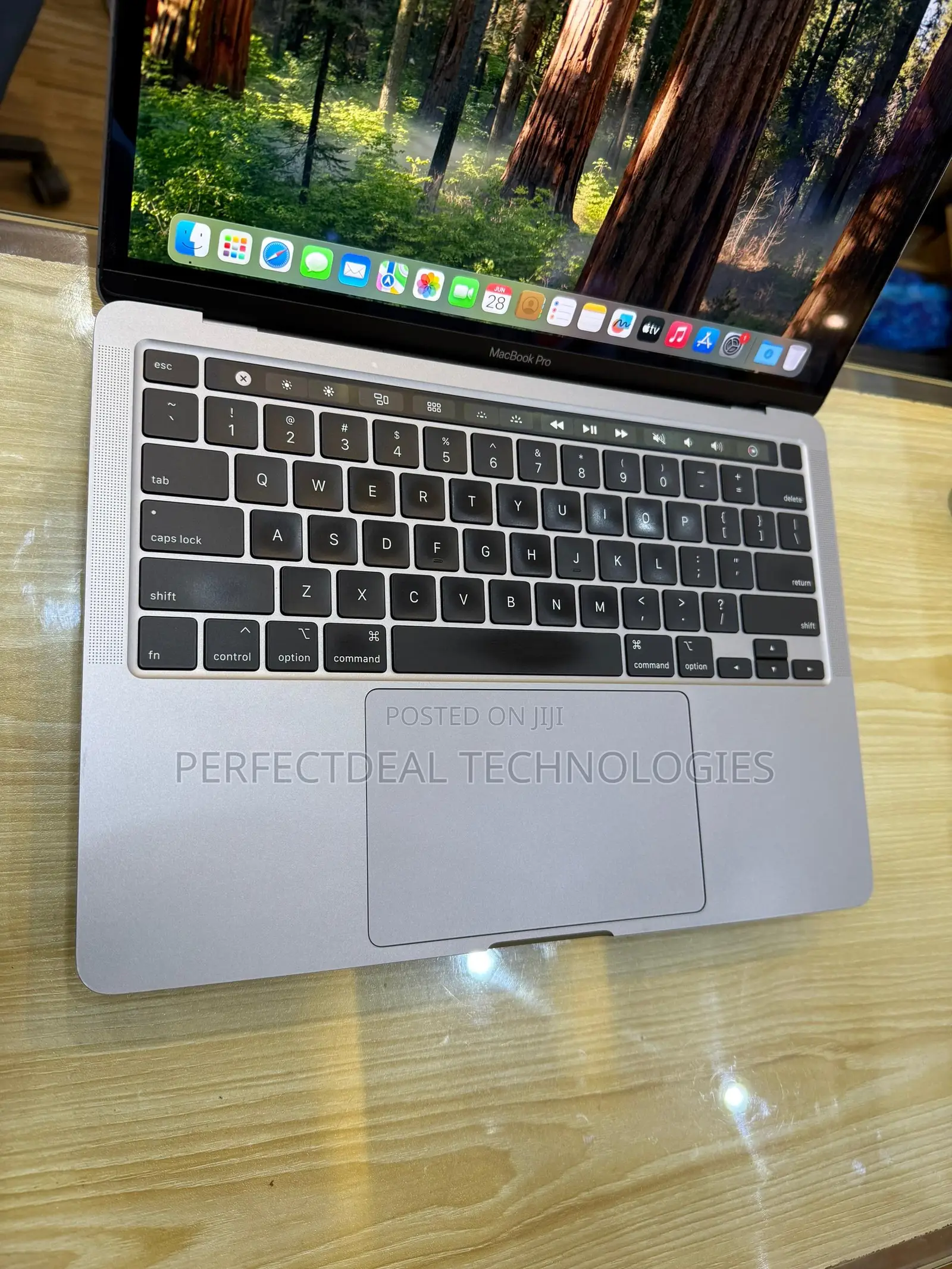 New Laptop Apple MacBook Pro 2020 8GB Intel Core i5 SSD 256GB
