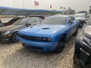 Dodge Challenger SXT RWD 2018 Blue