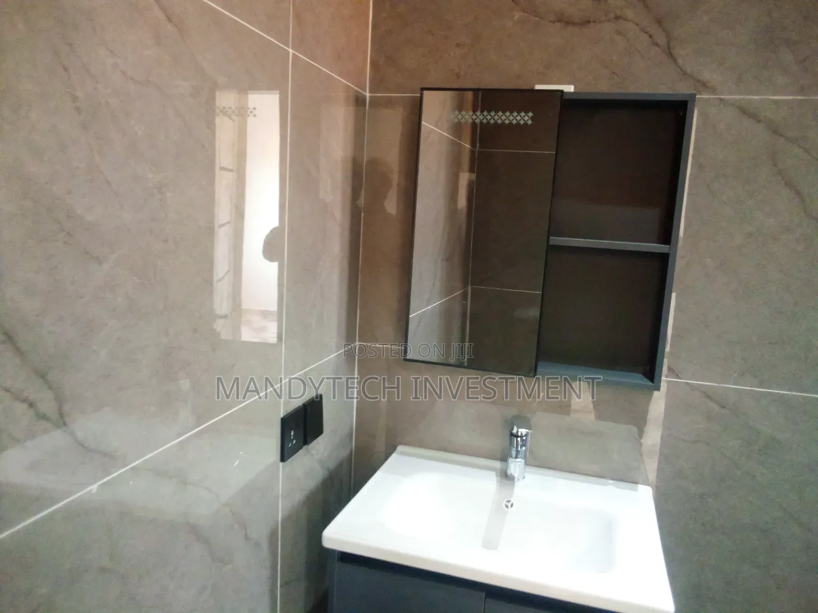 4bdrm House in Lake Side Estate for sale