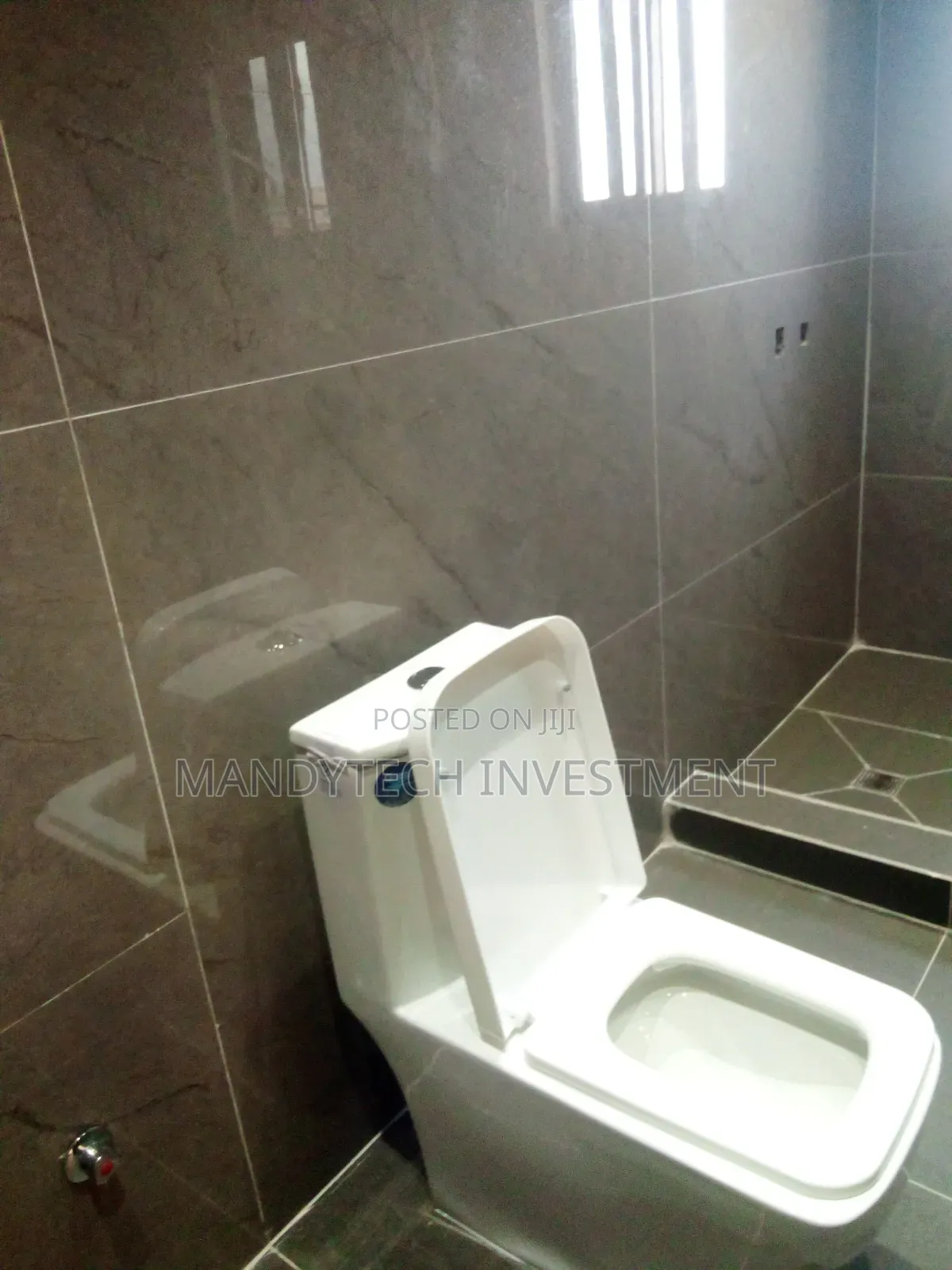 4bdrm House in Lake Side Estate for sale