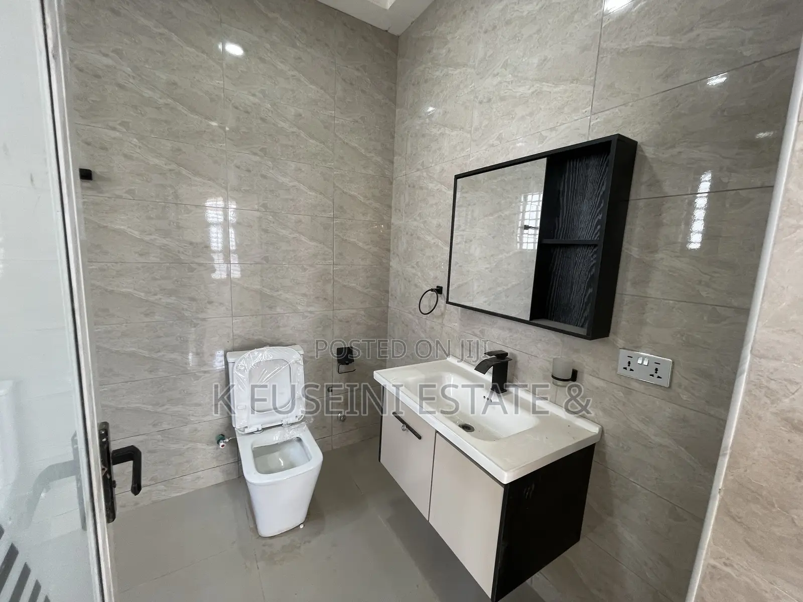 6bdrm Mansion in K Fuseini Estate, Kumasi Metropolitan for sale