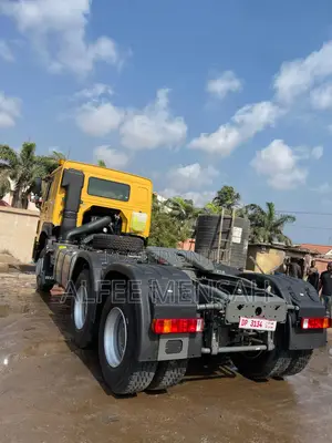 Sinotruk Howo Trailer Head 430hp Cif to Tema Port ( With Shipment )