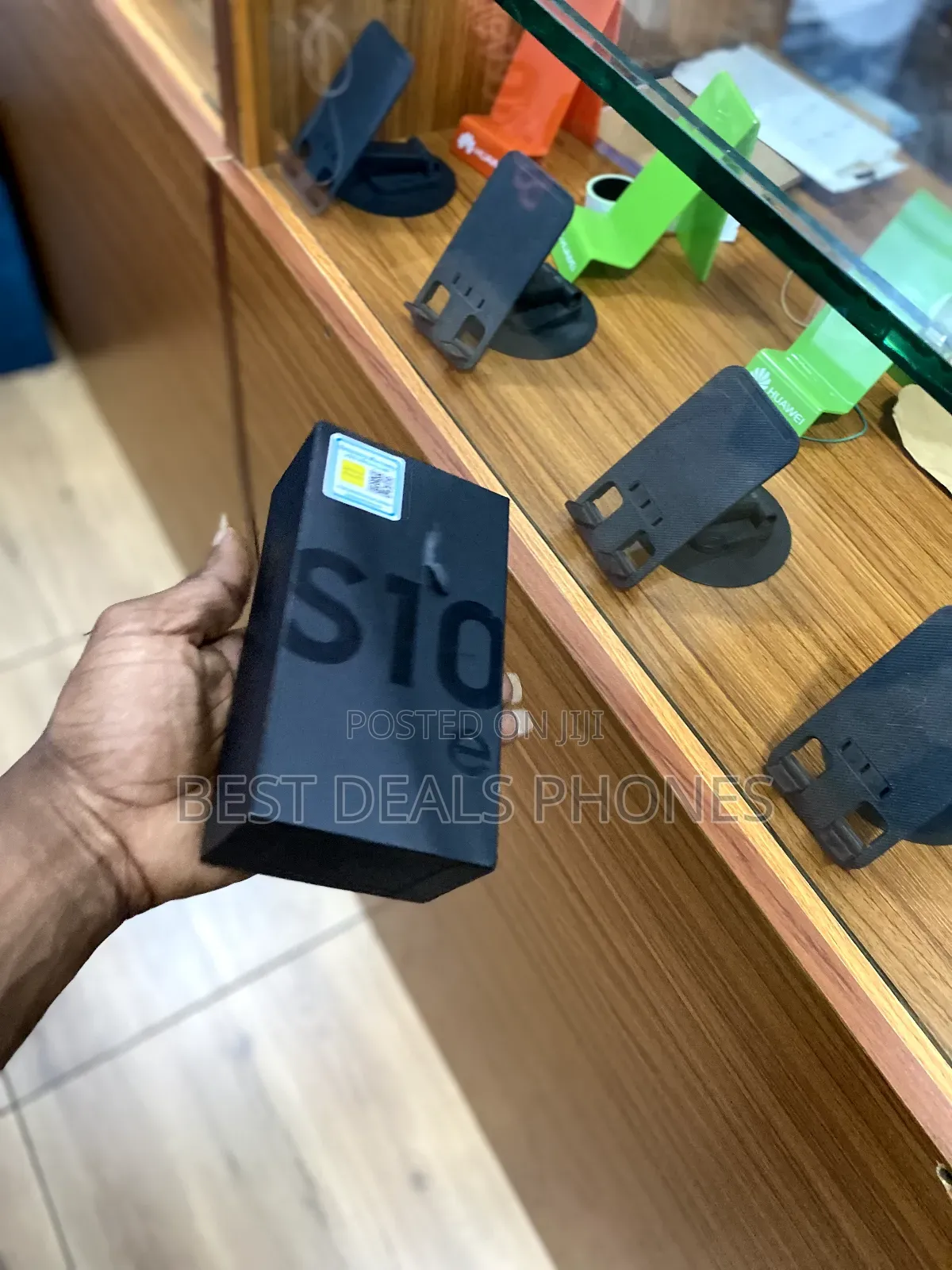 New Samsung Galaxy S10e 128 GB Blue