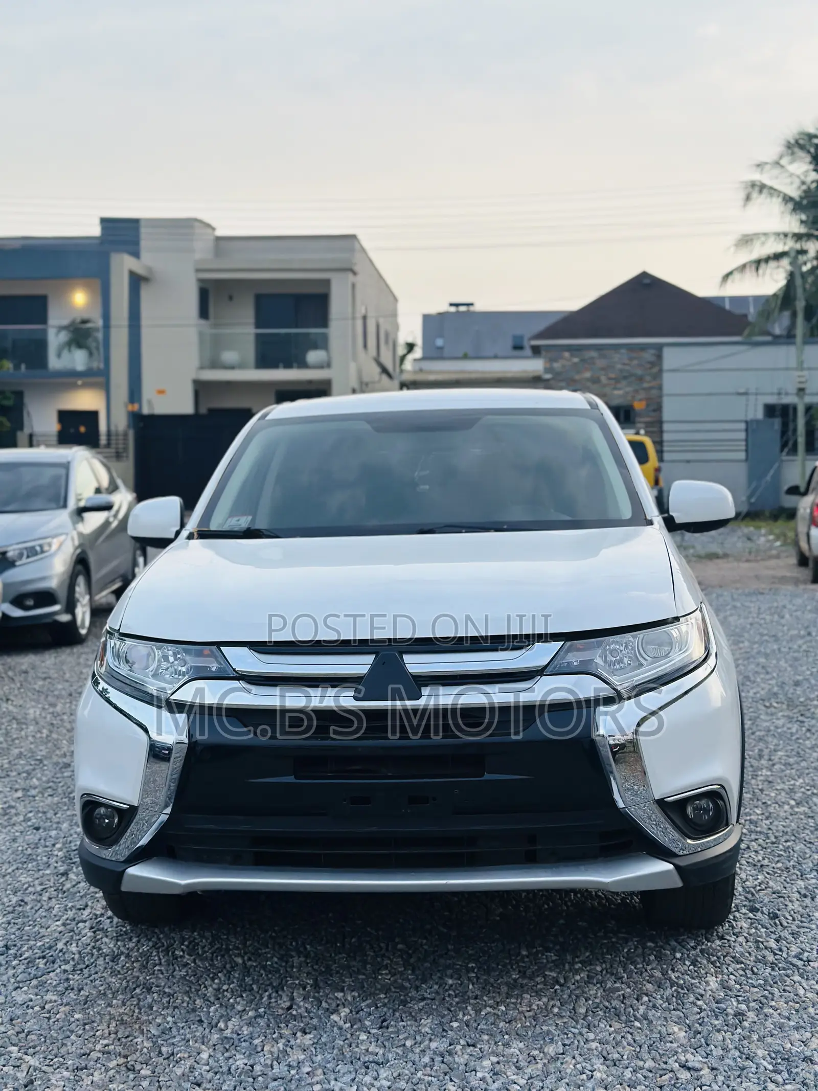 Mitsubishi Outlander 2018 White