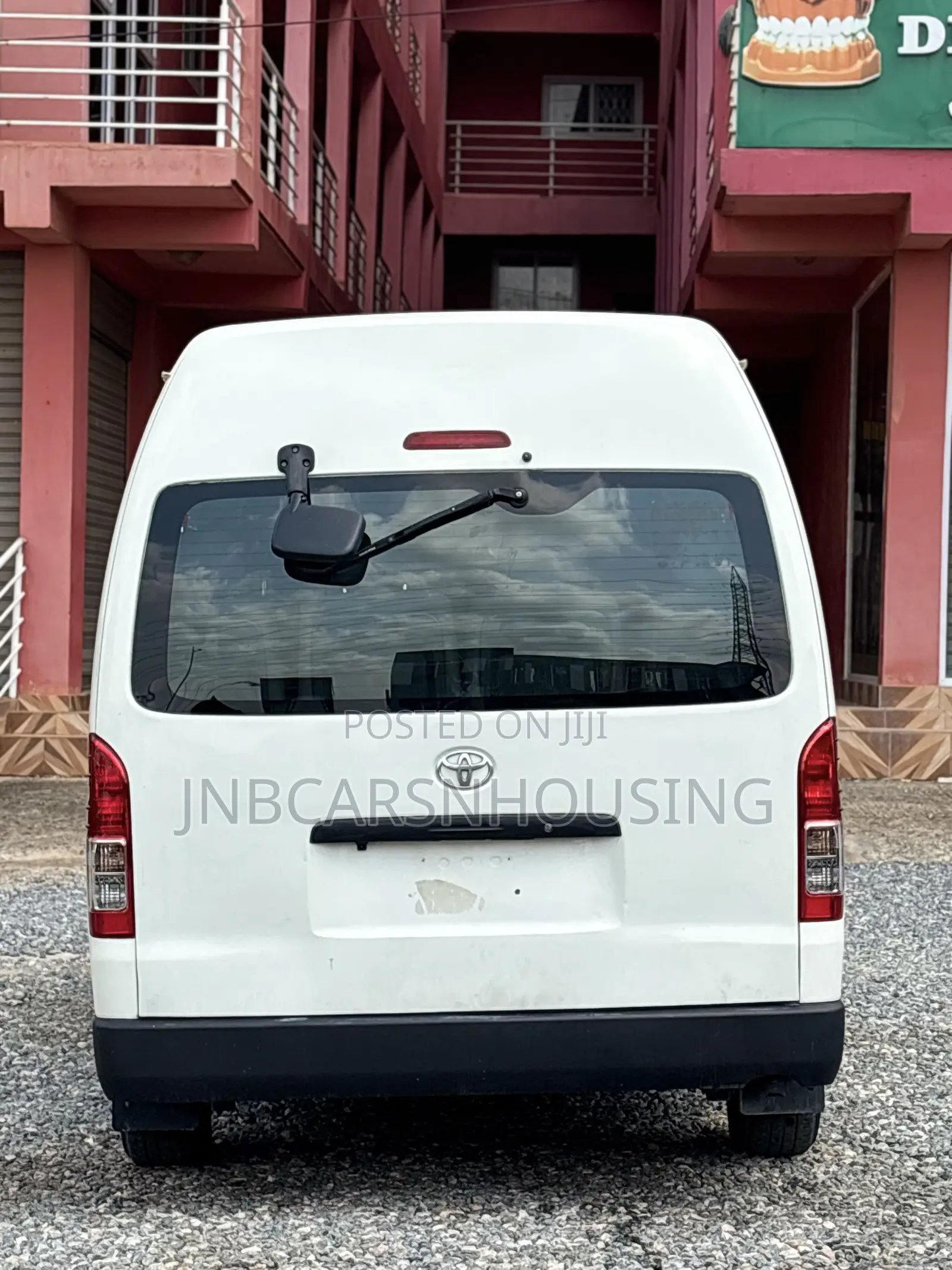 Toyota HiAce 2012 White