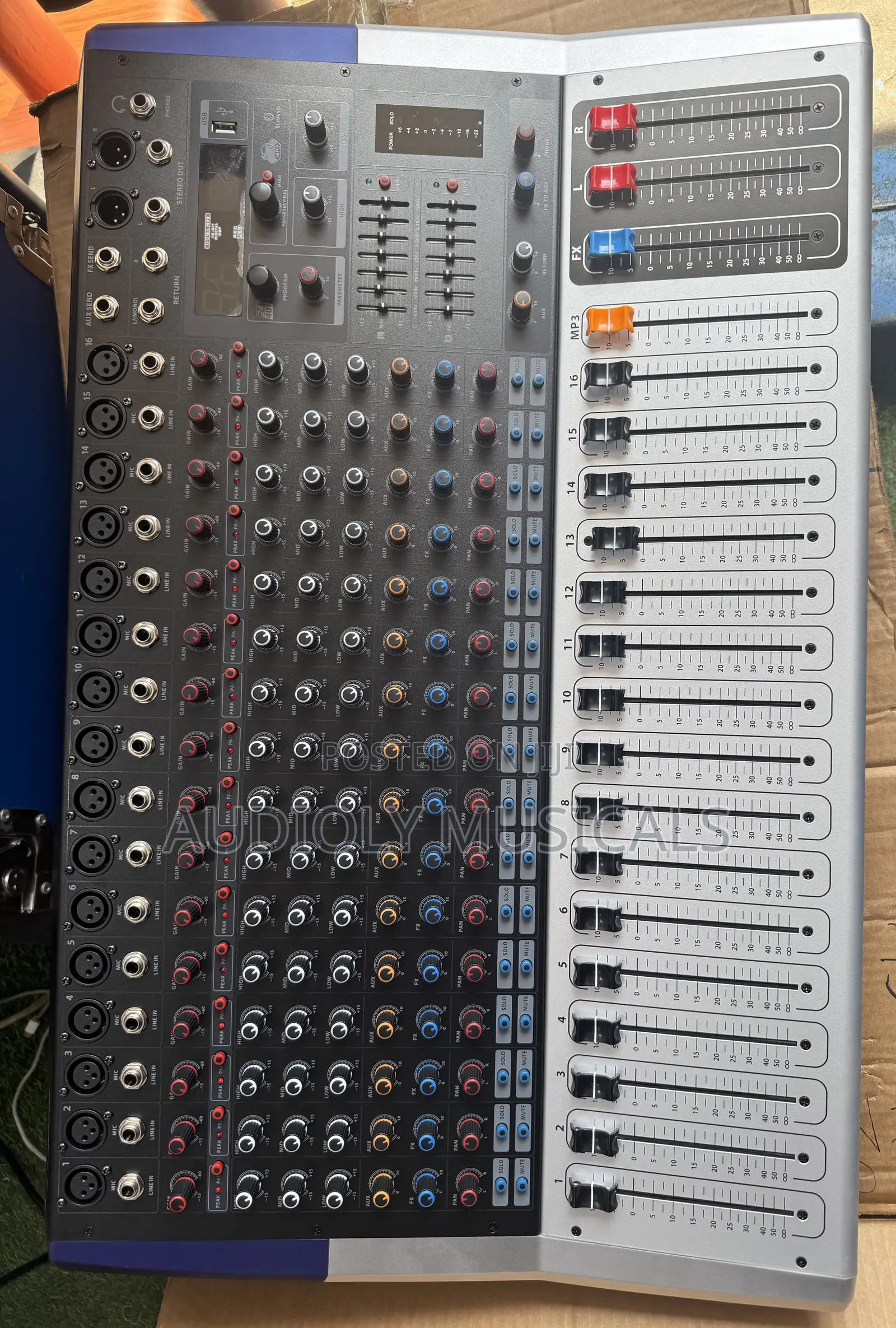 Powered Mixer 16-Channel Yamaha Kv