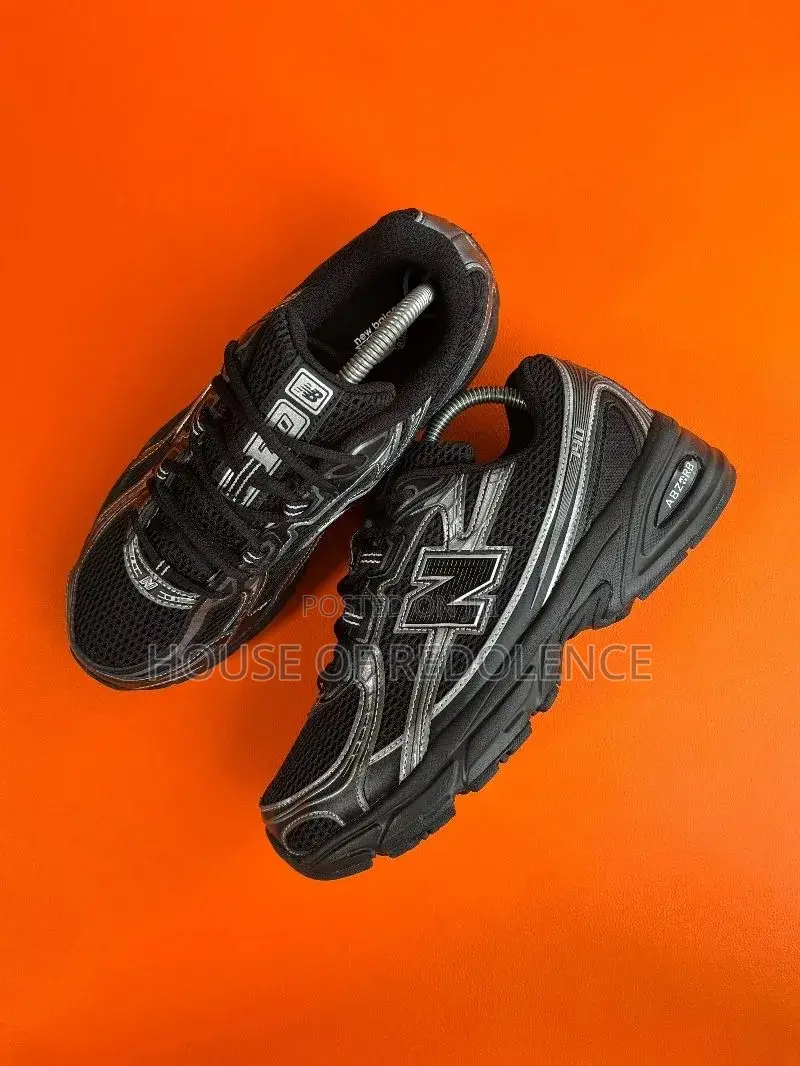 New Balance 740 Sneakers
