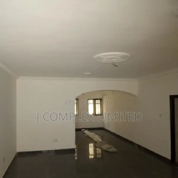 4bdrm Townhouse/Terrace in Lincoln School Area for sale