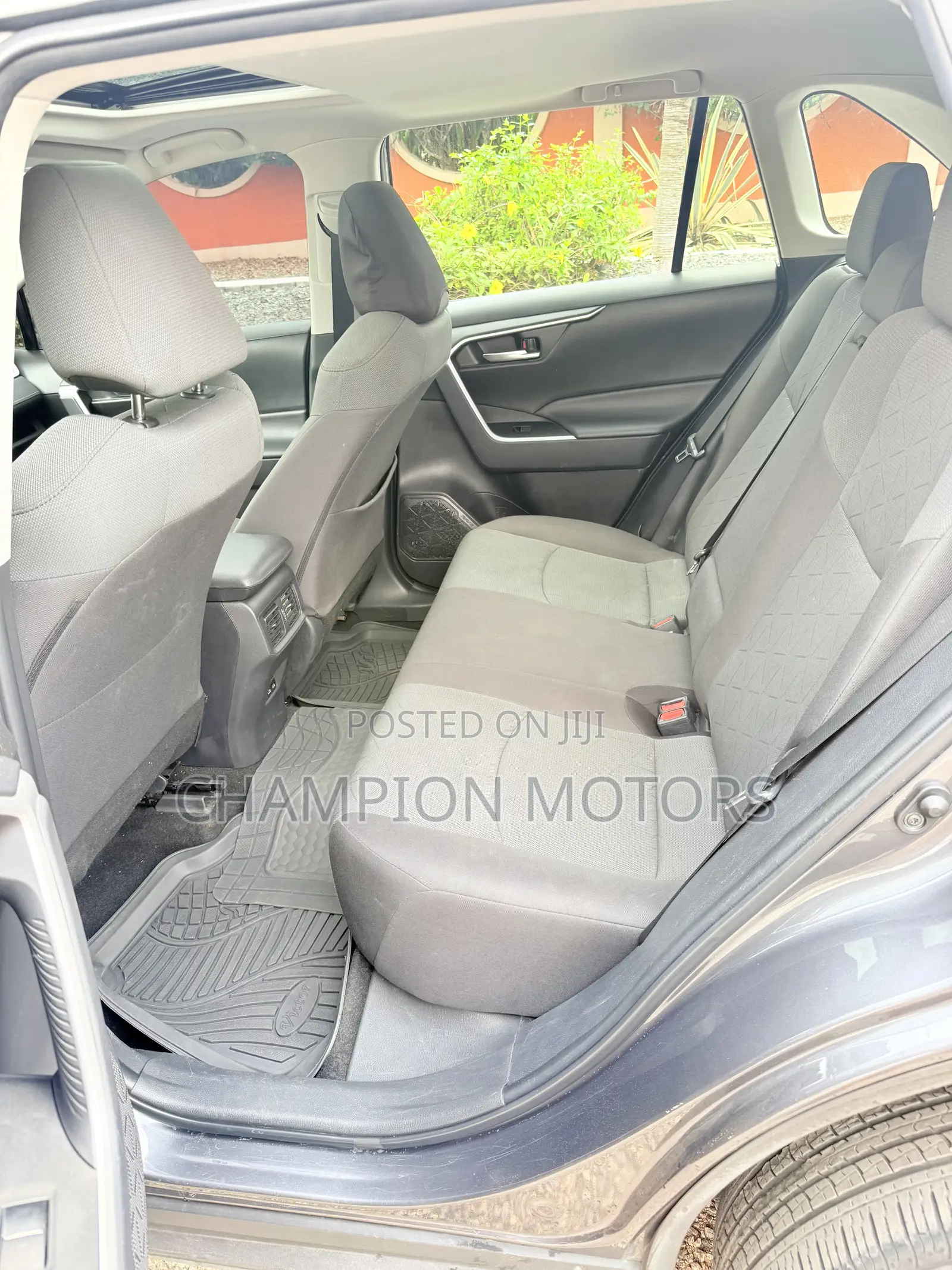 Toyota RAV4 2023 Silver