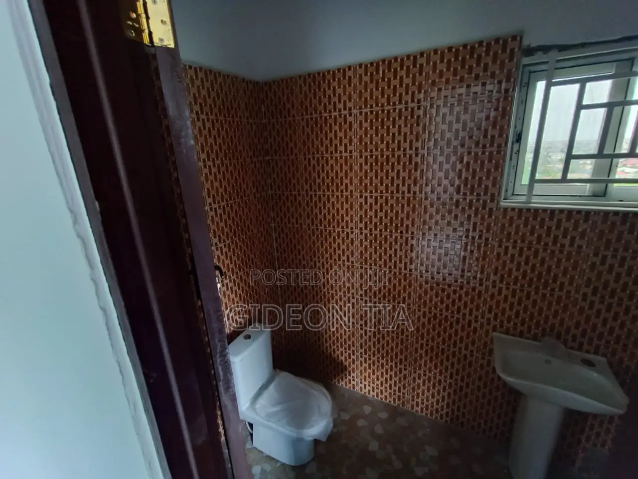 Chamber And Hall For Rent.