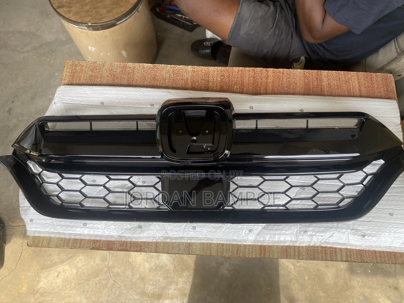 Brand New Cr-Vv 2020 Top Grille