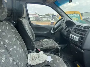 Toyota HiAce 2005 Silver