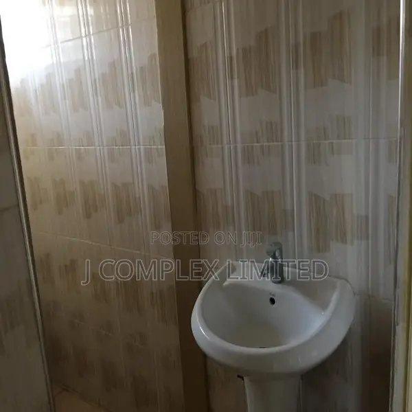 1bdrm Apartment in Coffee Shop Area for rent