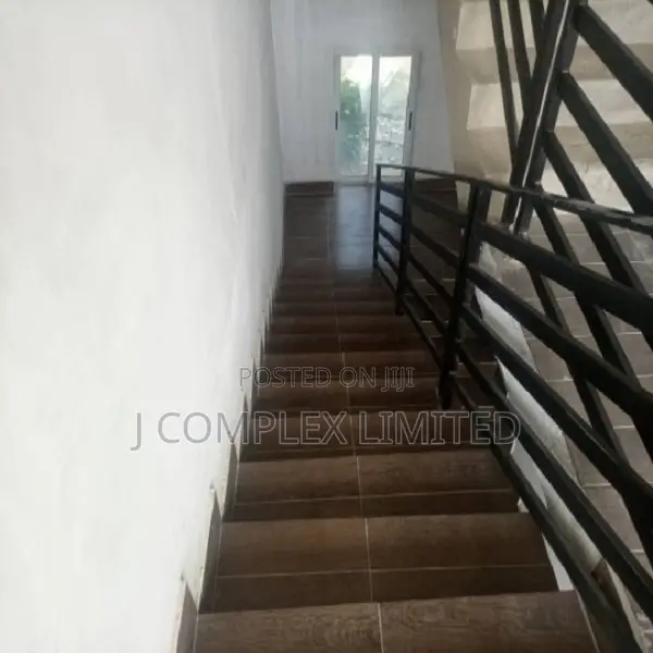 1bdrm Apartment in Coffee Shop Area for rent