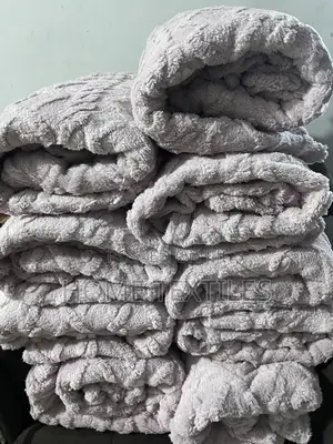 Grey Blanket With 2 Pillowcases