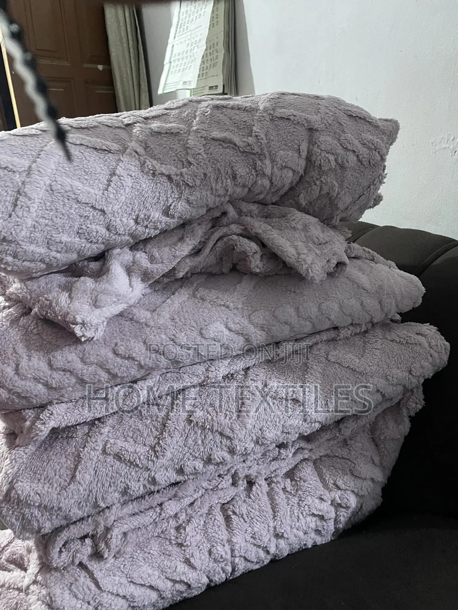Light Grey Blanket With 2 Pillowcases