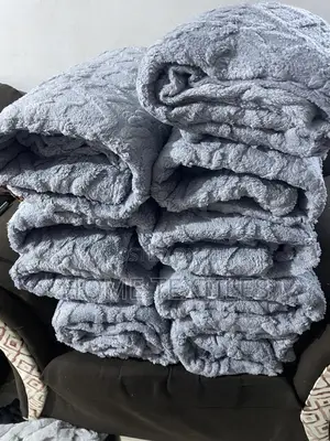 Throw Blankets Available in Bulk