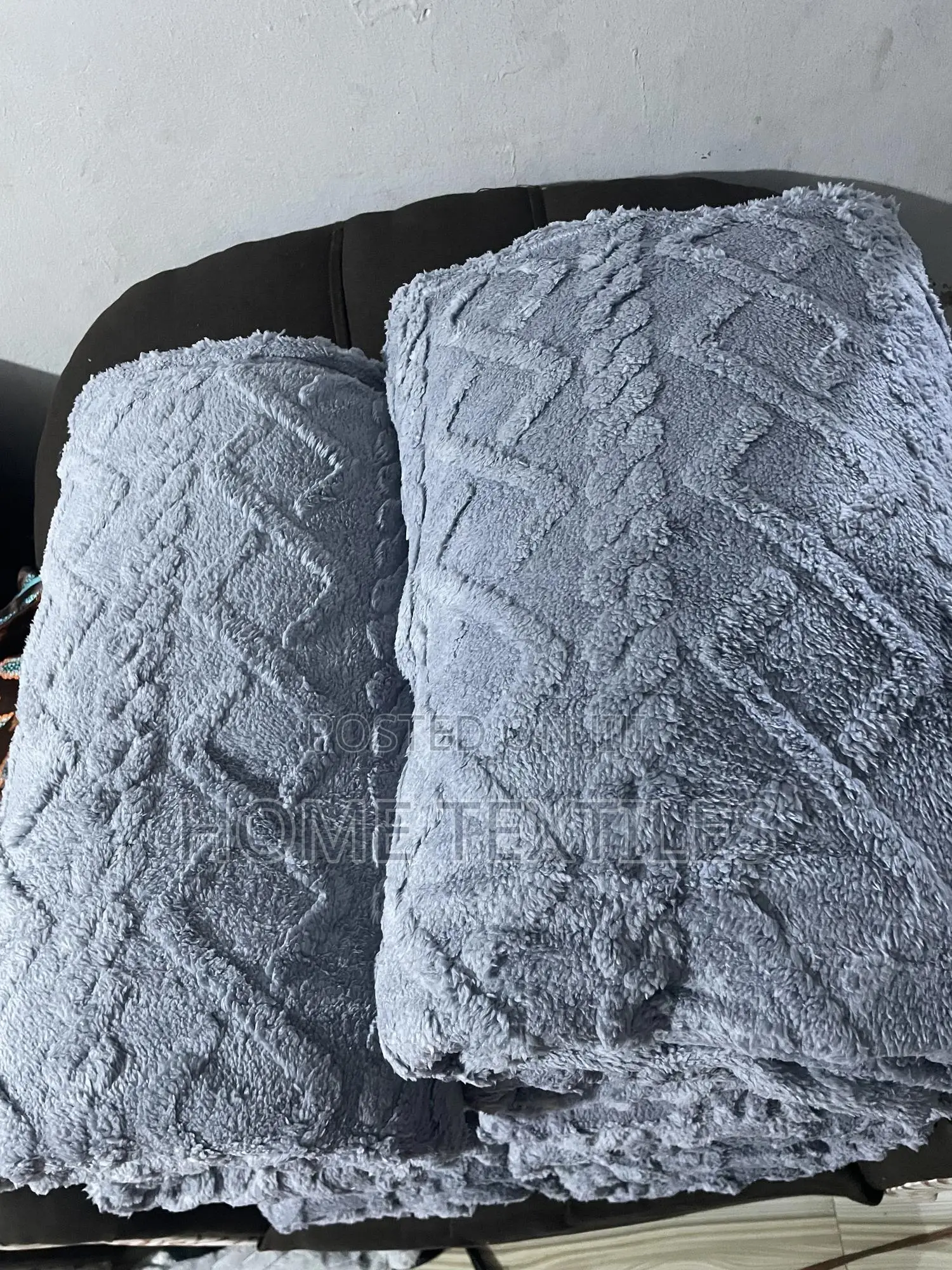 Blanket With 2 Pillowcases at Affordable Price