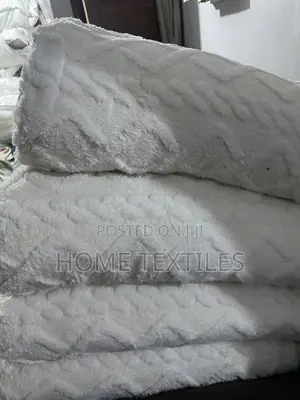 Zigzag Designed Blankets With 2 Pillowcases