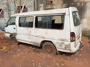 Hyundai Universe 2005 White
