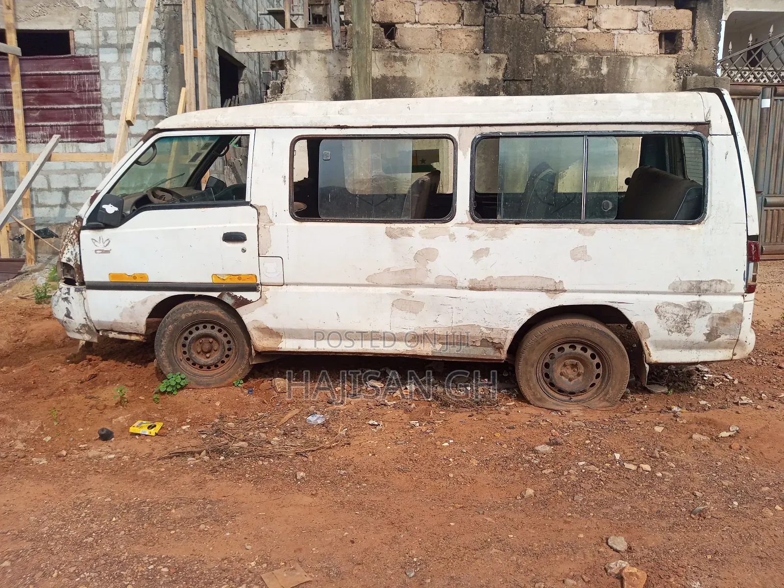 Hyundai Universe 2005 White