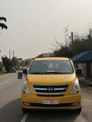 Hyundai Starex 2015 Yellow