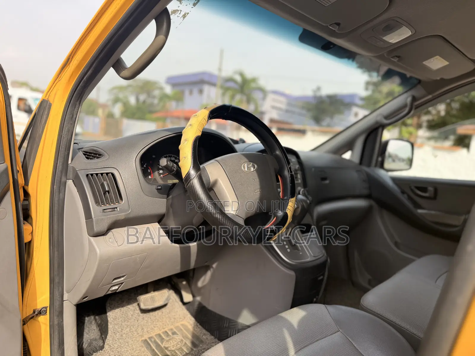Hyundai Starex 2015 Yellow