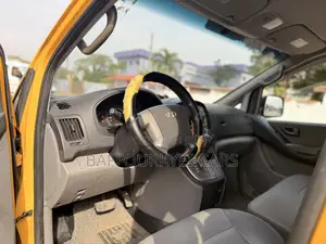 Hyundai Starex 2015 Yellow