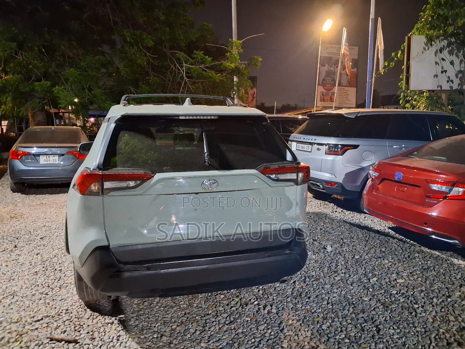 Toyota RAV4 XLE AWD 2019 Green
