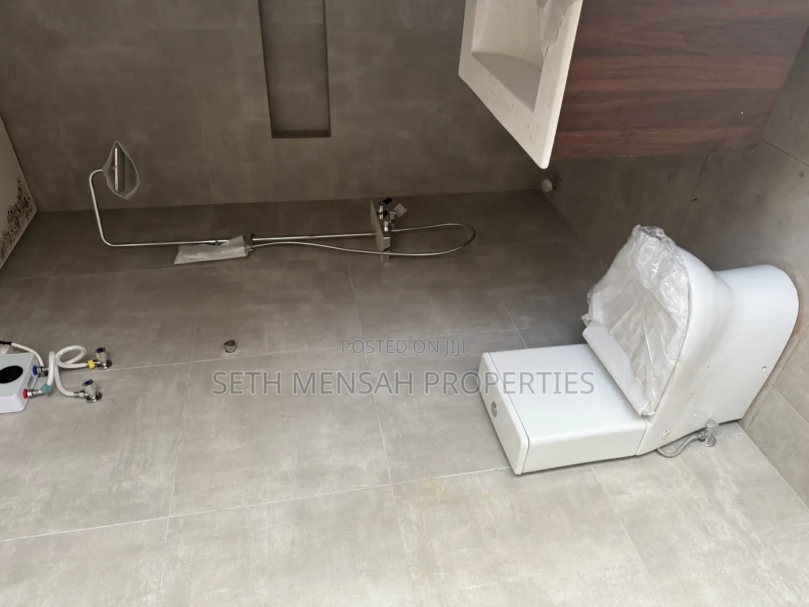 3bdrm Apartment in Skm, Dzorwulu for sale