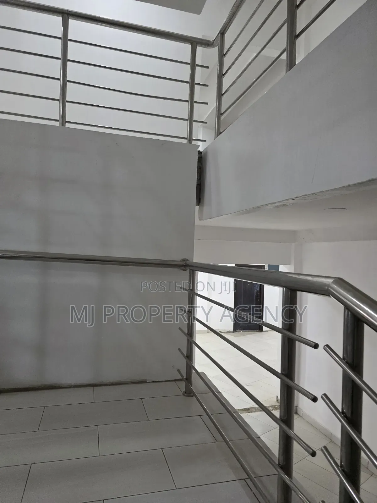 1000 SQM Showroom/ Office Space