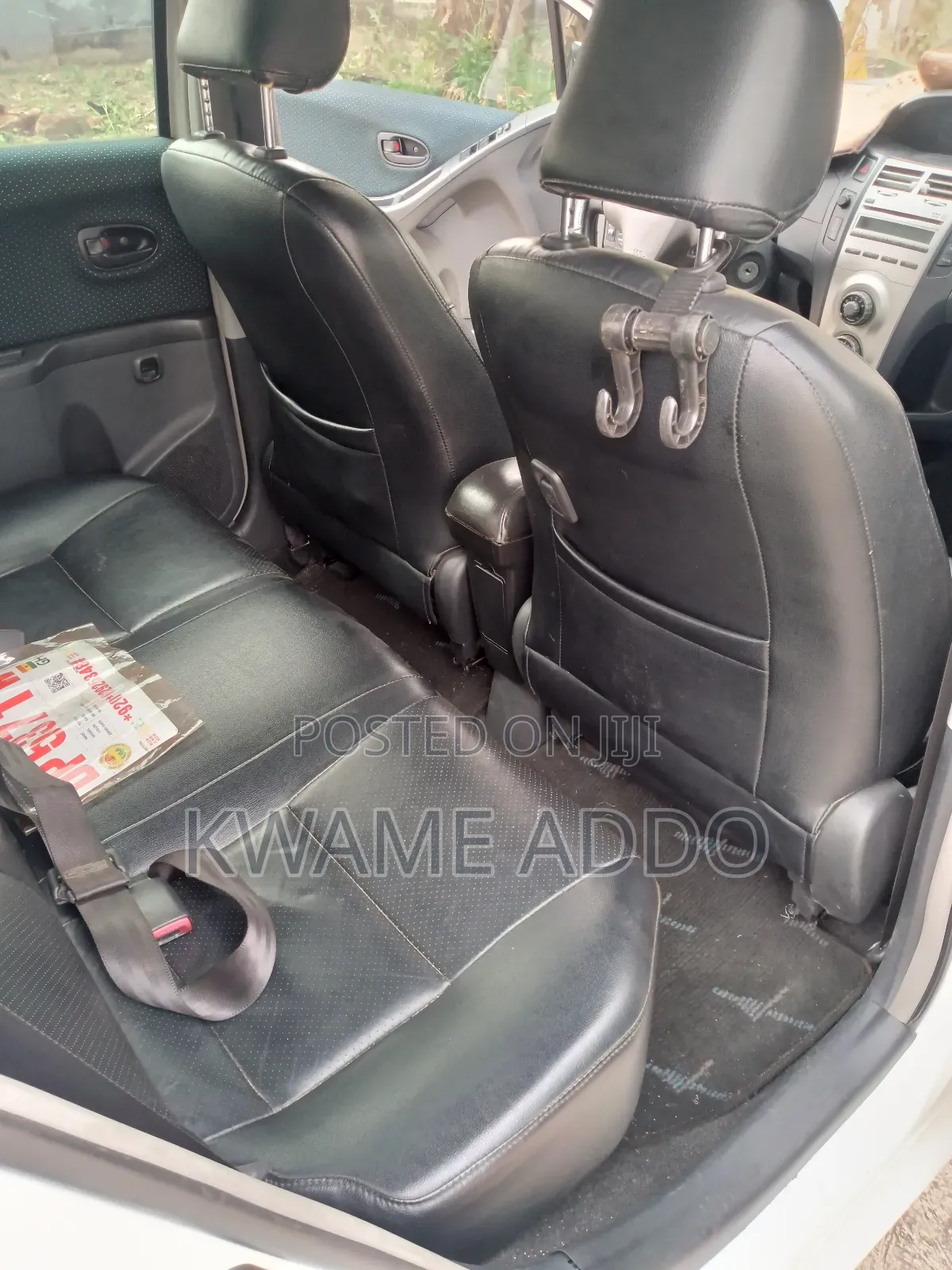 Toyota Yaris Base Hatchback 5dr 2011 White