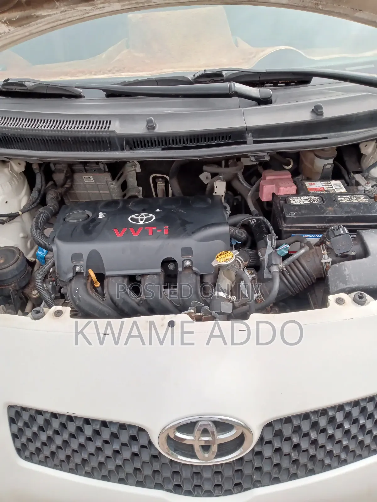 Toyota Yaris Base Hatchback 5dr 2011 White