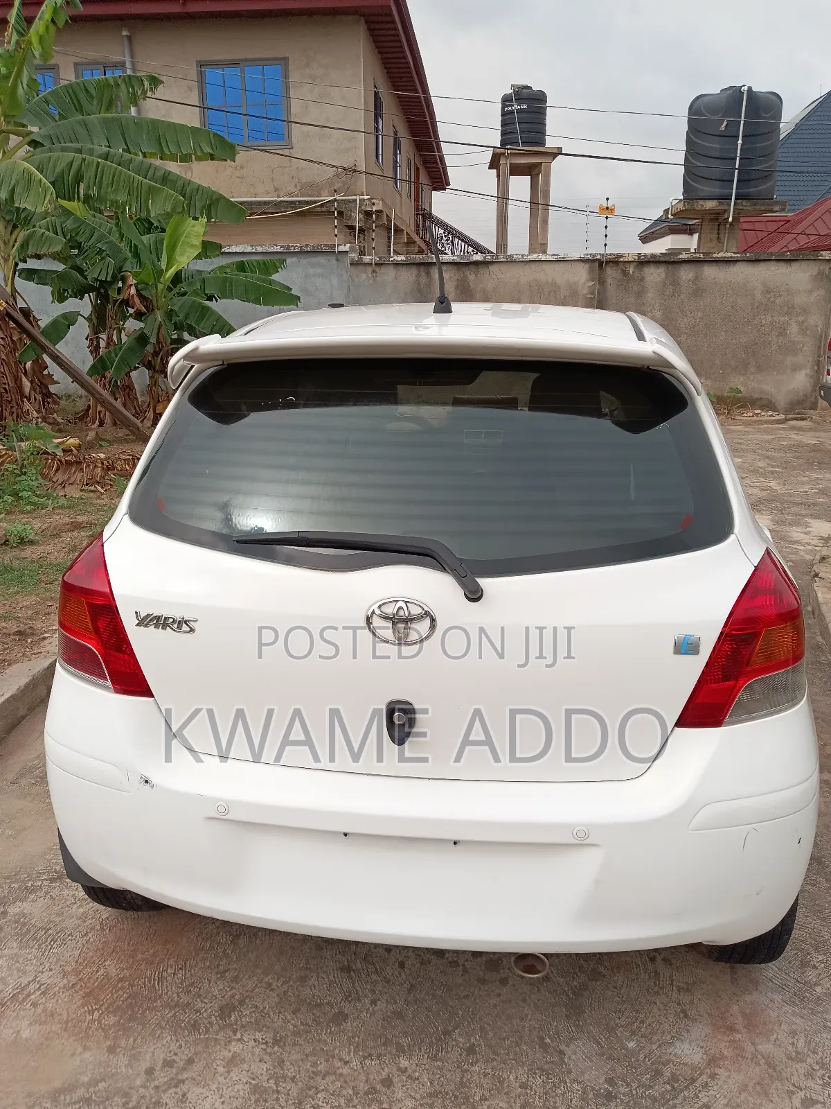 Toyota Yaris Base Hatchback 5dr 2011 White
