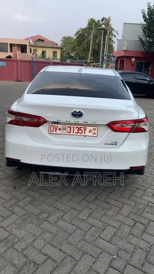 Toyota Camry LE FWD 2020 White