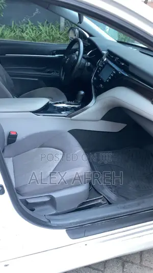 Toyota Camry LE FWD 2020 White