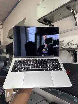 Laptop Apple MacBook Pro 2017 8GB Intel Core I5 SSD 256GB