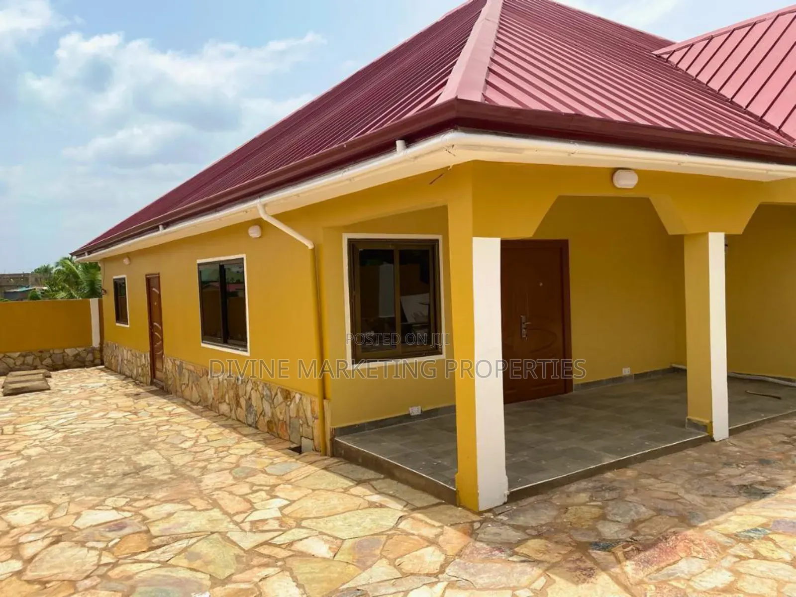 3bdrm House in Onion Market Area, Amasaman for sale