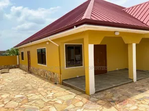 3bdrm House in Onion Market Area, Amasaman for sale