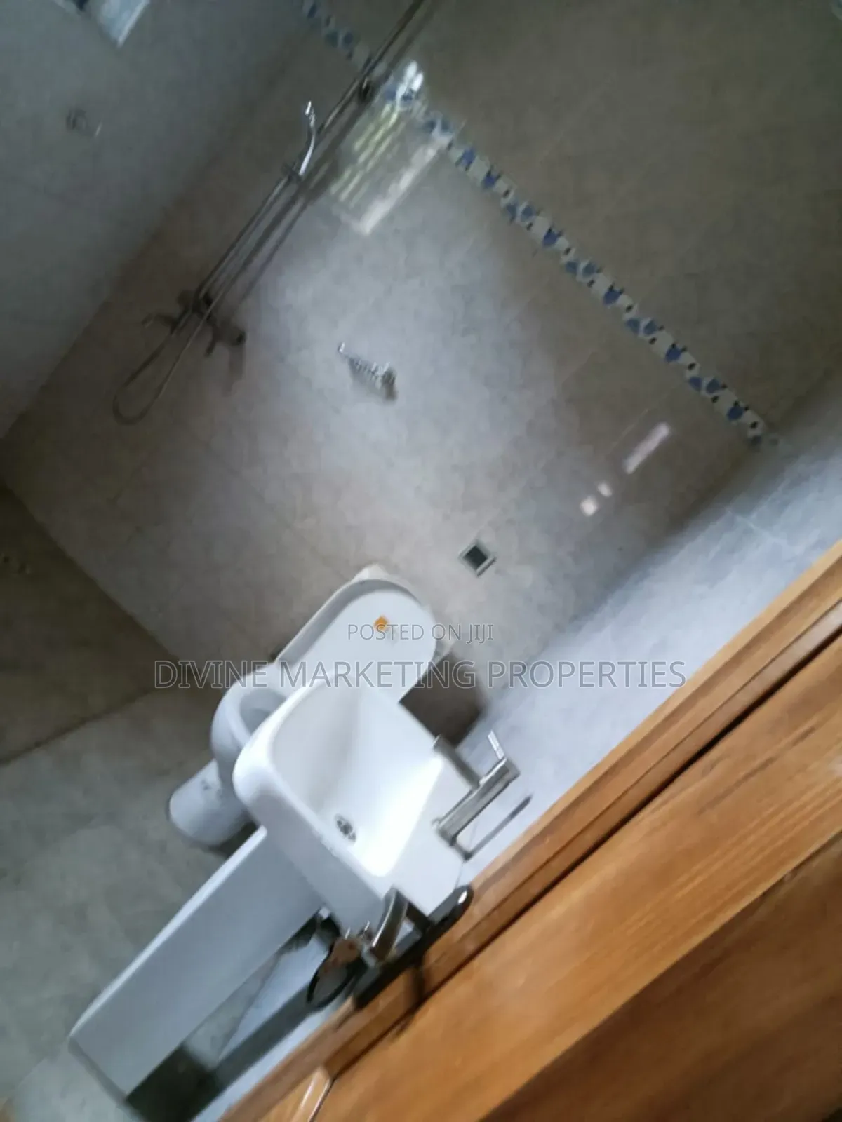 3bdrm House in Onion Market Area, Amasaman for sale