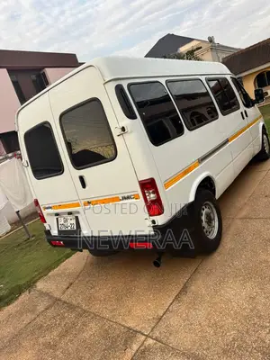Bus 2022 White