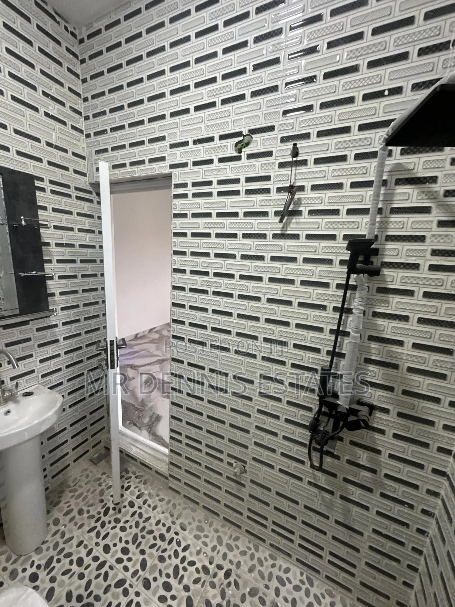 2bdrm Apartment in Westhills Mall, Weija Junction for rent
