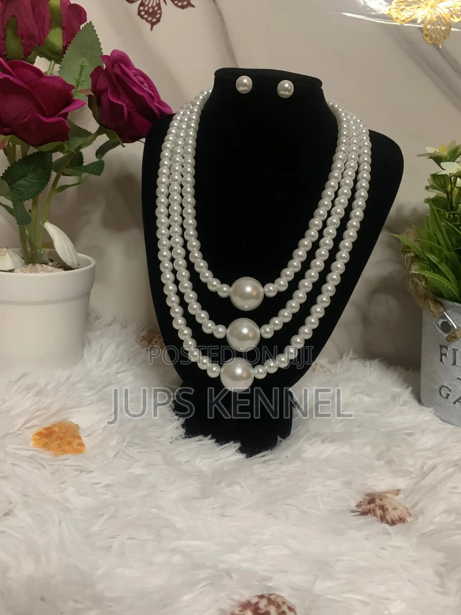 Necklace (Pearls)
