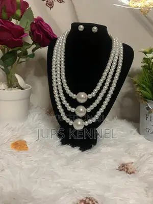 Necklace (Pearls)