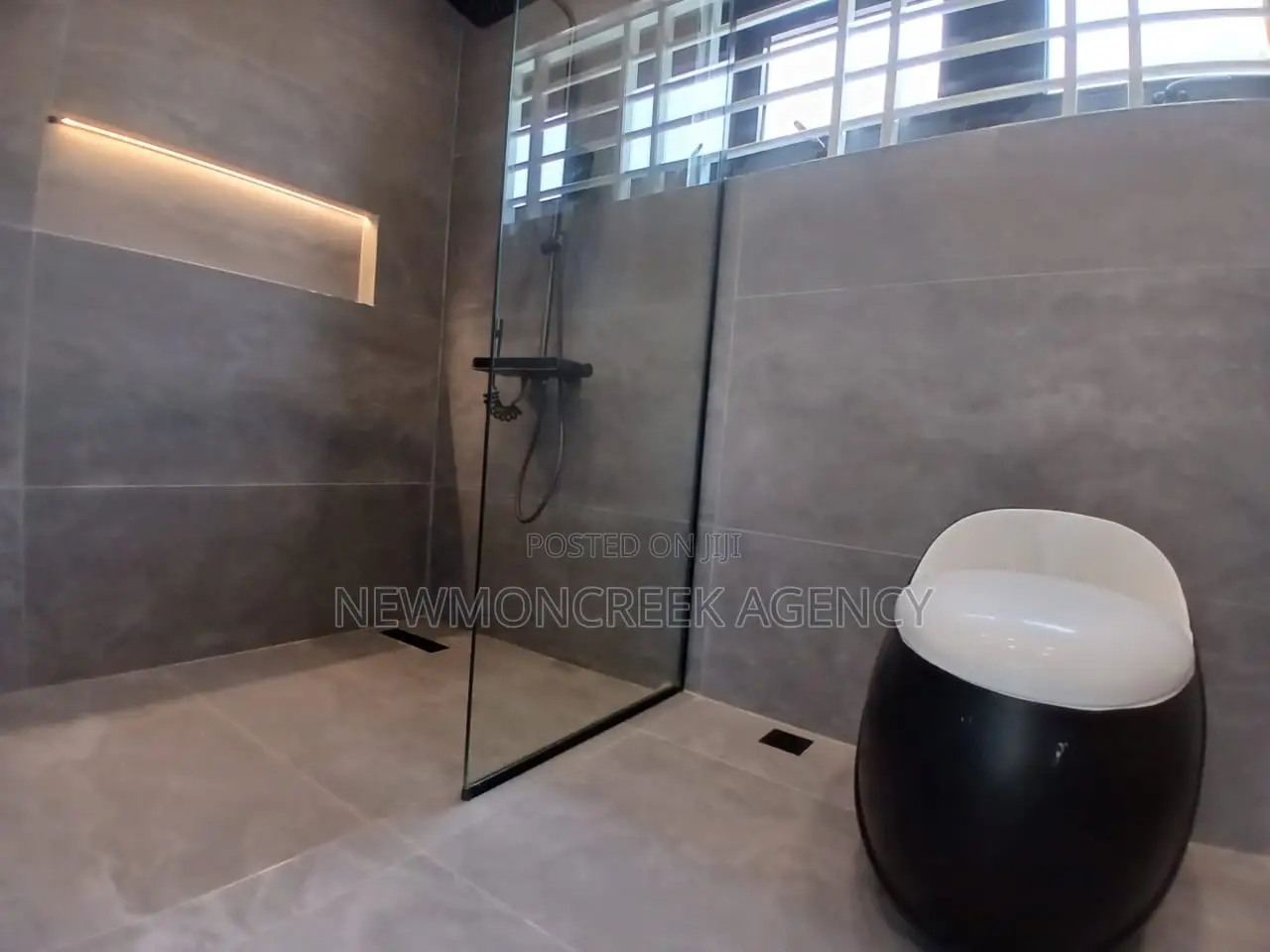 3bdrm Bungalow in Police City, Accra Metropolitan for sale