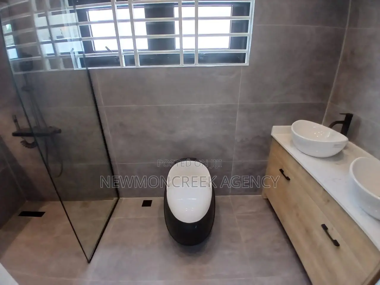 3bdrm Bungalow in Police City, Accra Metropolitan for sale