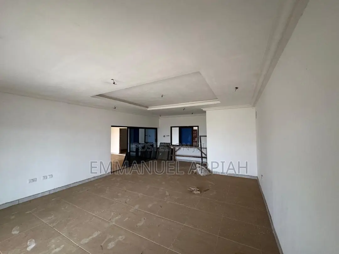 6bdrm House in Gbawe for sale